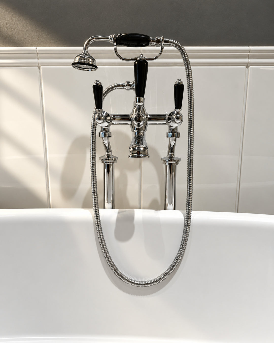Black Dandy badekar- og brusearmatur – bordmonteret – Devon&Devon (billede 2)