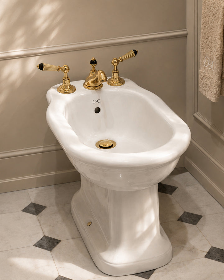 Etoile gulvstående bidet set fra siden i keramik fra Devon&Devon