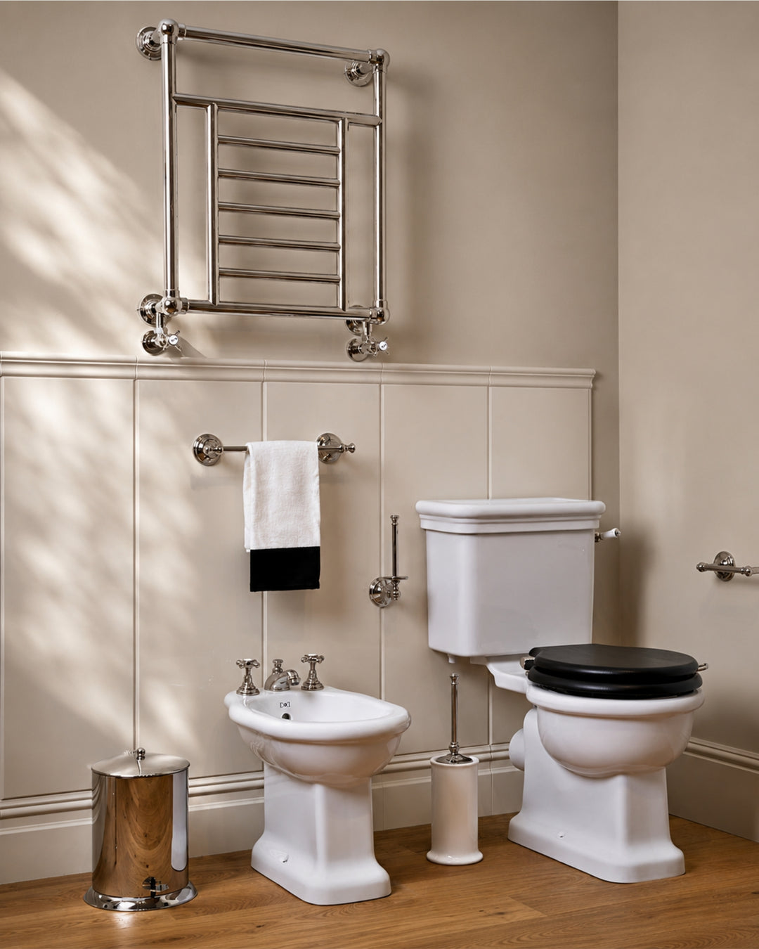 Etoile bidet og toilet i klassisk badeværelse fra Devon&Devon