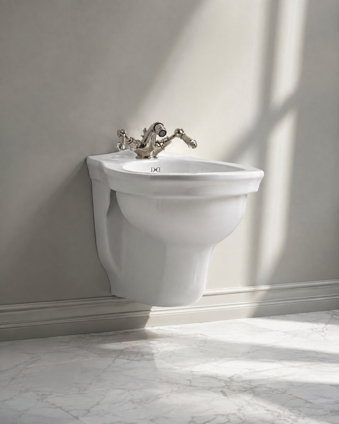 Westminster væghængt bidet set fra siden fra Devon&Devon