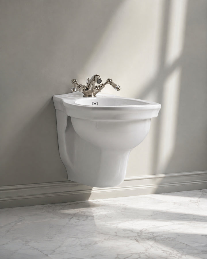 Westminster væghængt bidet set fra siden fra Devon&Devon