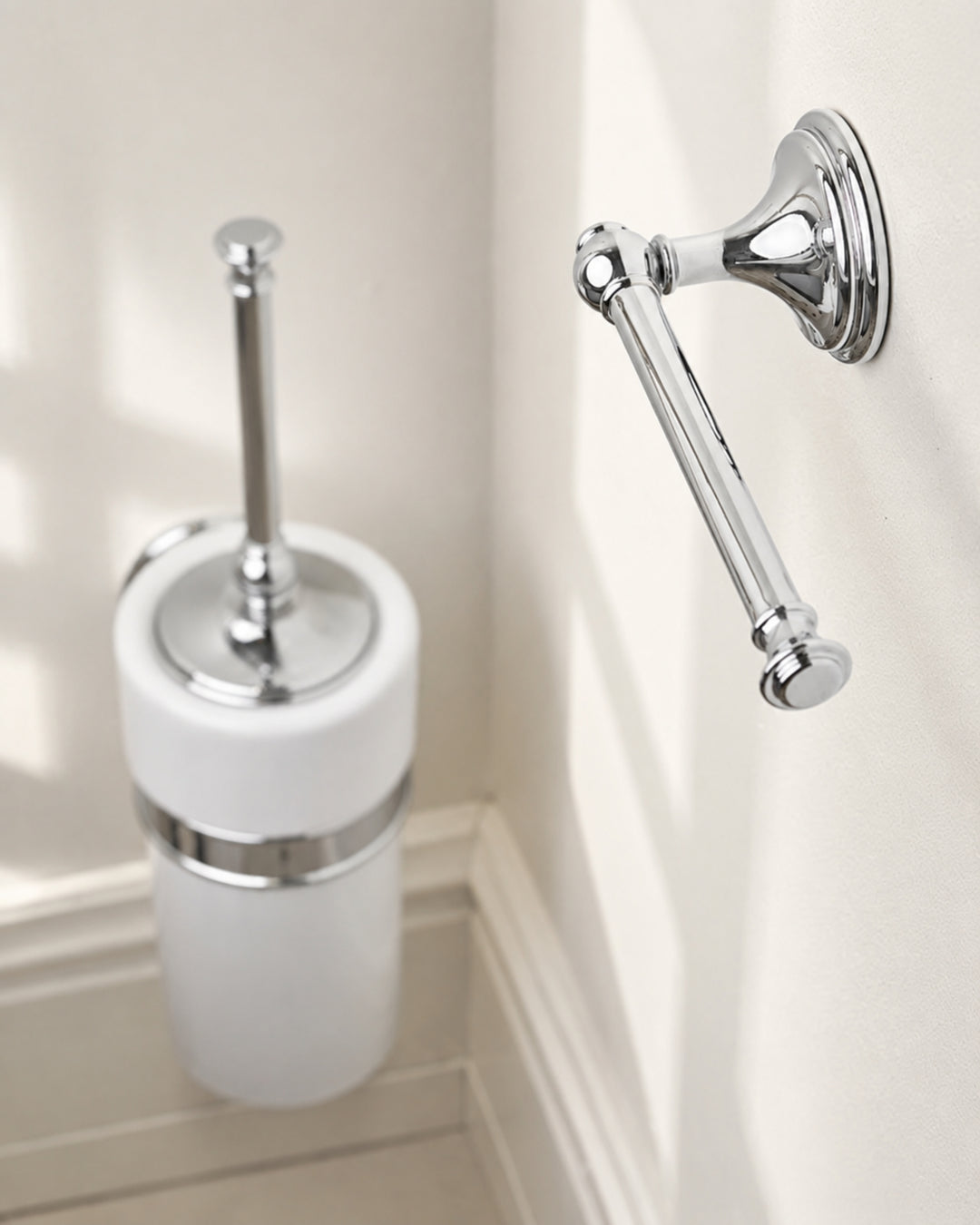 Kalos toiletrulleholder i massiv messing – Devon&Devon