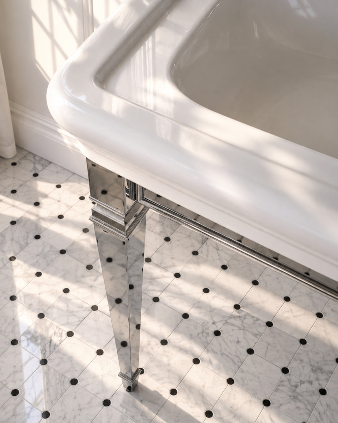 Elite 1 marmormosaik i Bianco Carrara og Nero Marquinha – interiør – Devon&Devon