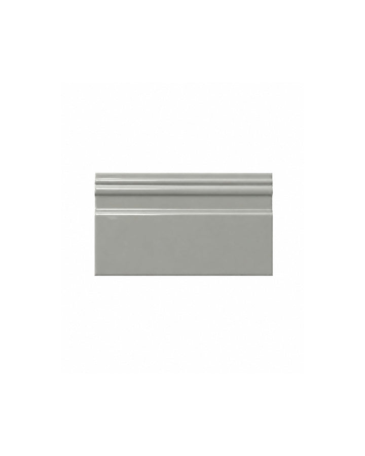 Lambris sokkel i Støvet salvie, blank finish – Devon&Devon