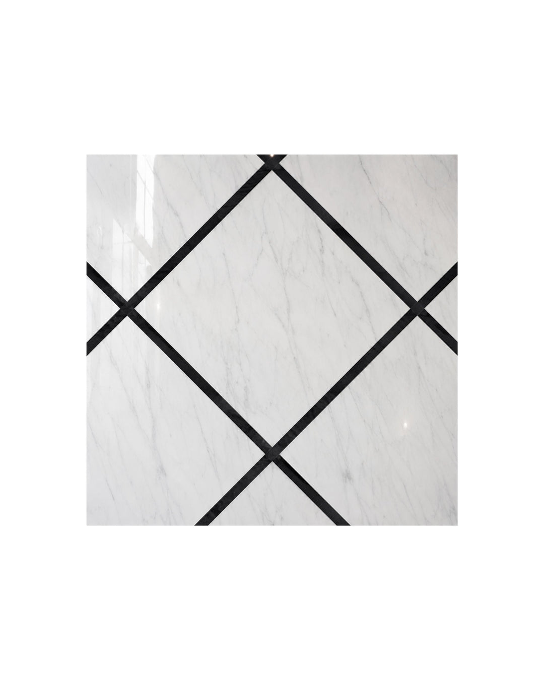 Prestige 1 marmorflise i Bianco Carrara og Nero Marquinha, 60×60 cm – Devon&Devon