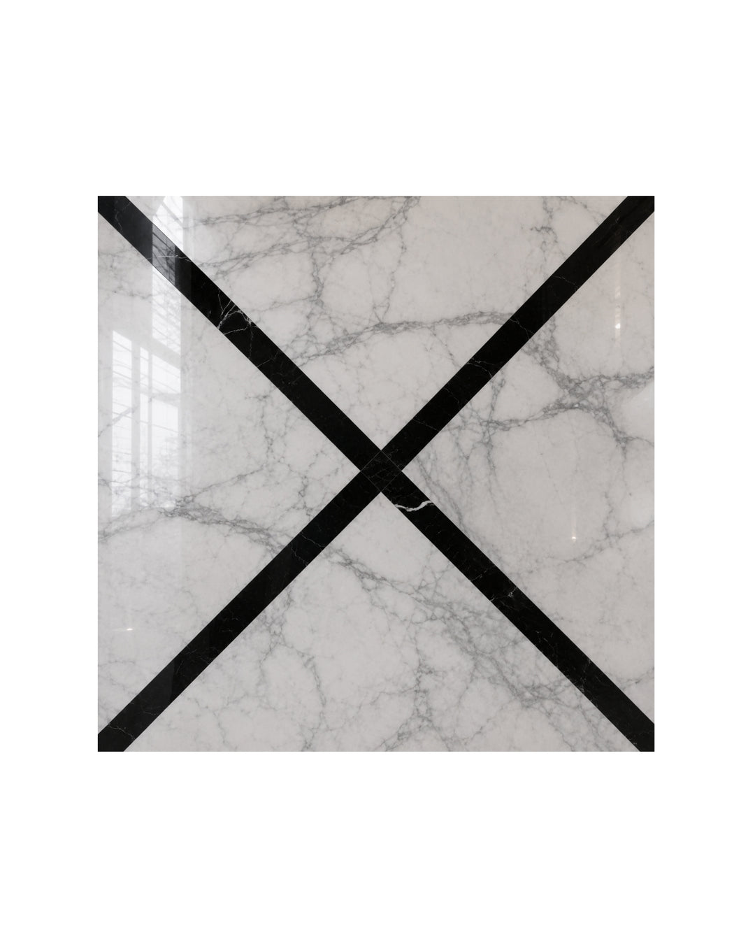 Prestige 2 marmorflise i Bianco Carrara og Nero Marquinha, 60×60 cm – Devon&Devon
