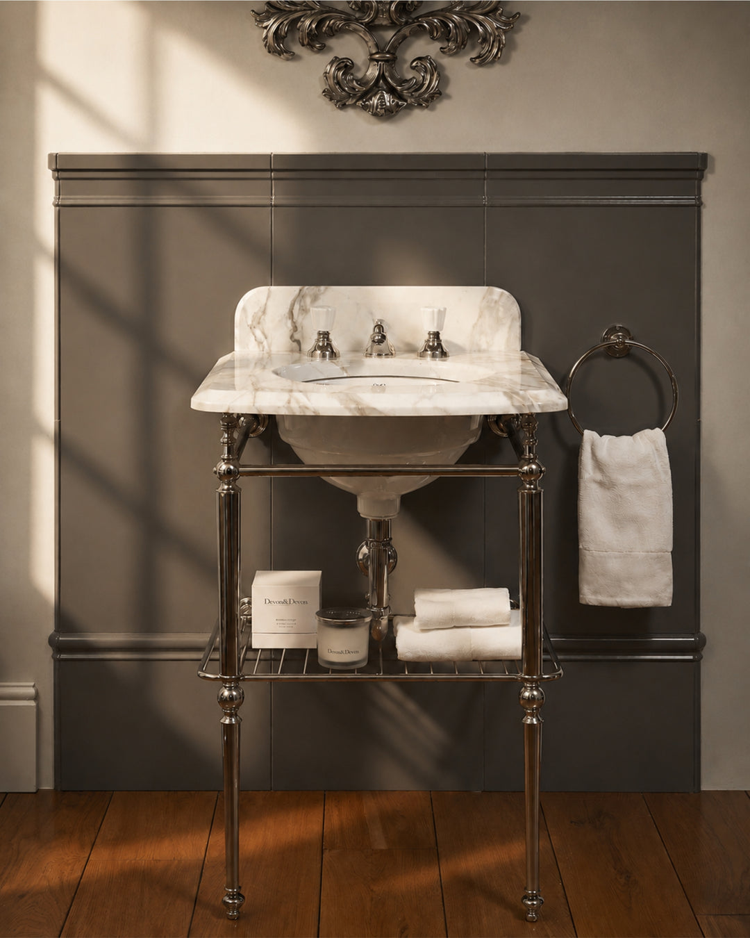 Sound konsol med Babylon Ceramic underlimsvask fra Devon&Devon