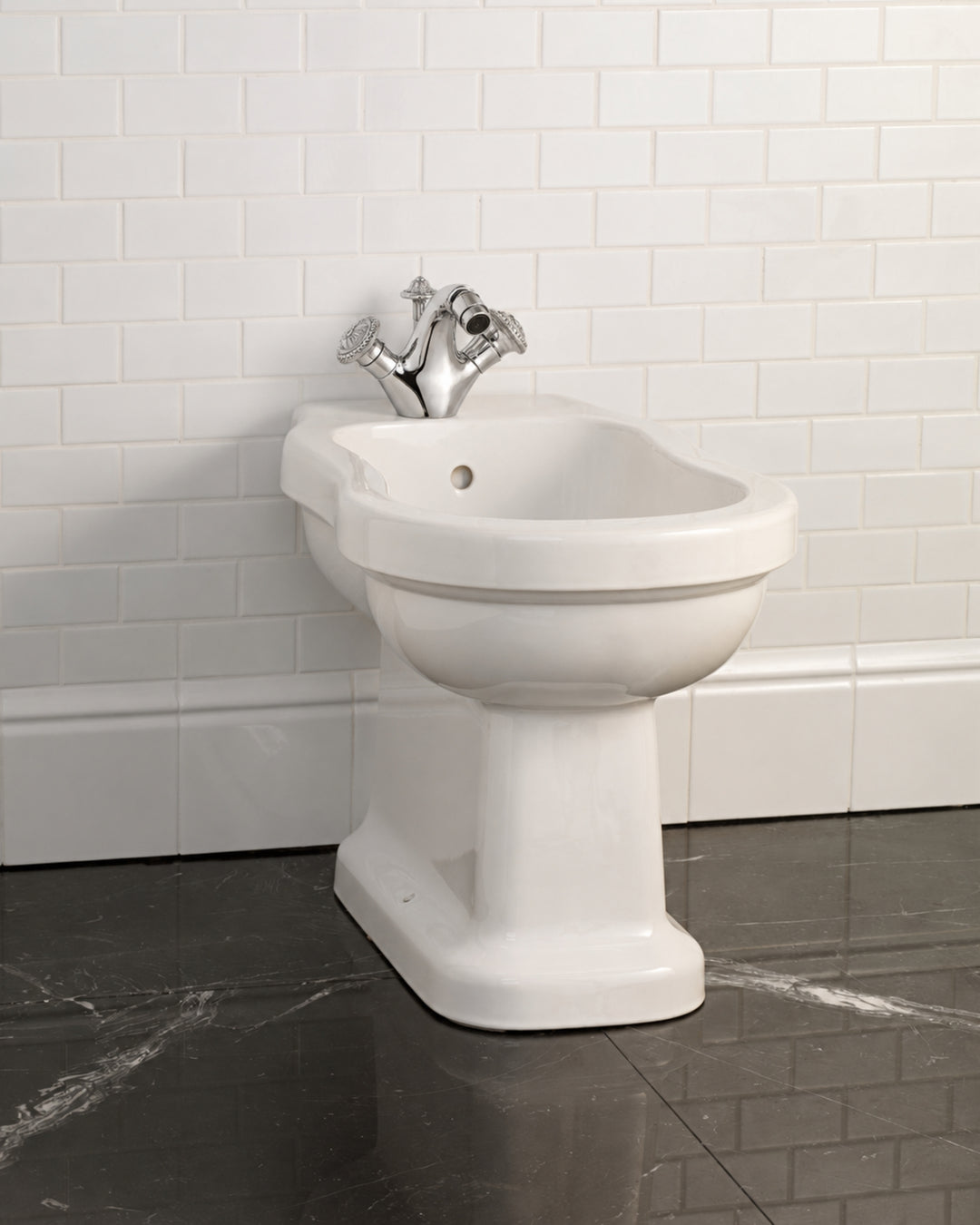 Blues gulvstående bidet i hvid keramik fra Devon&Devon