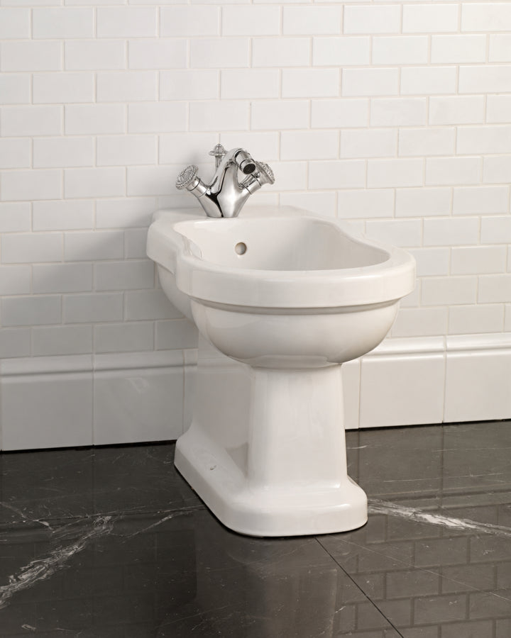Blues gulvstående bidet i hvid keramik fra Devon&Devon