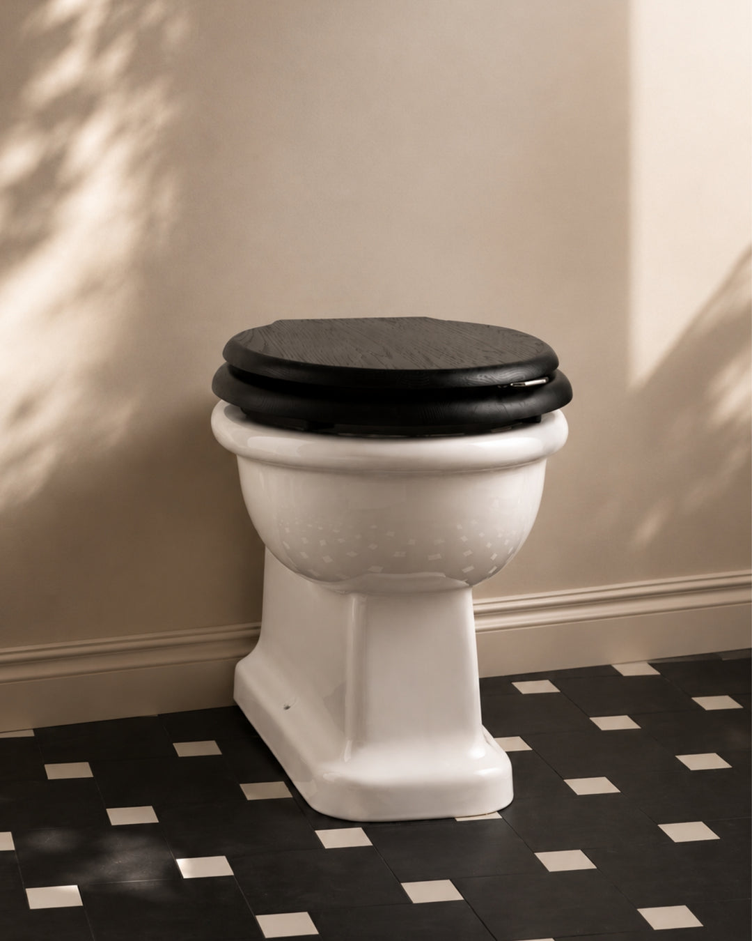 Etoile back-to-wall toilet i hvid keramik fra Devon&Devon