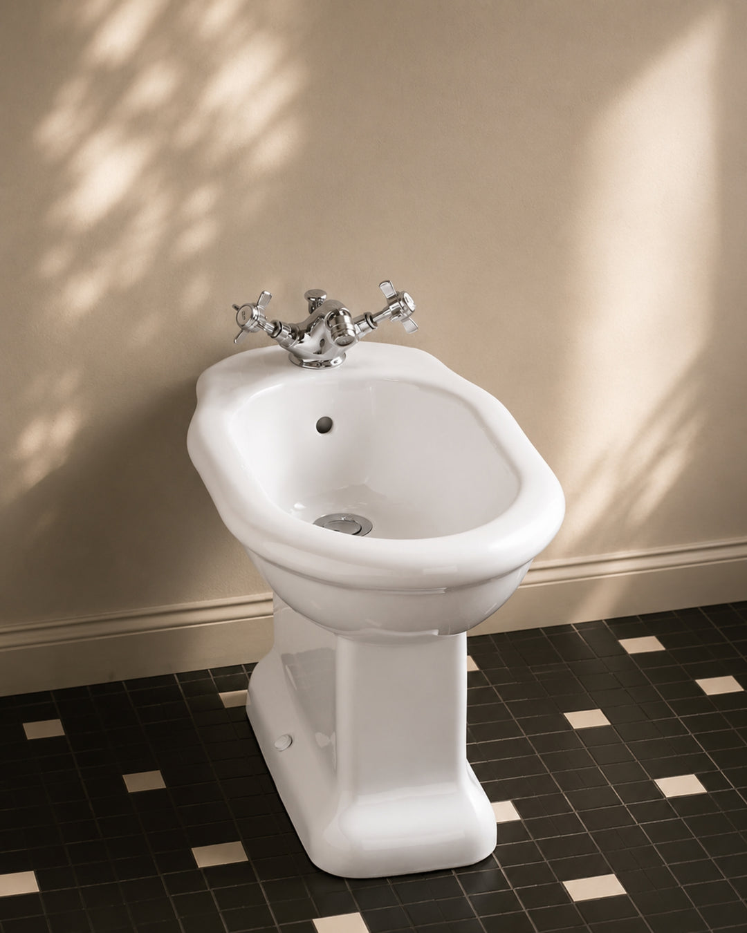 Etoile gulvstående bidet i hvid keramik fra Devon&Devon
