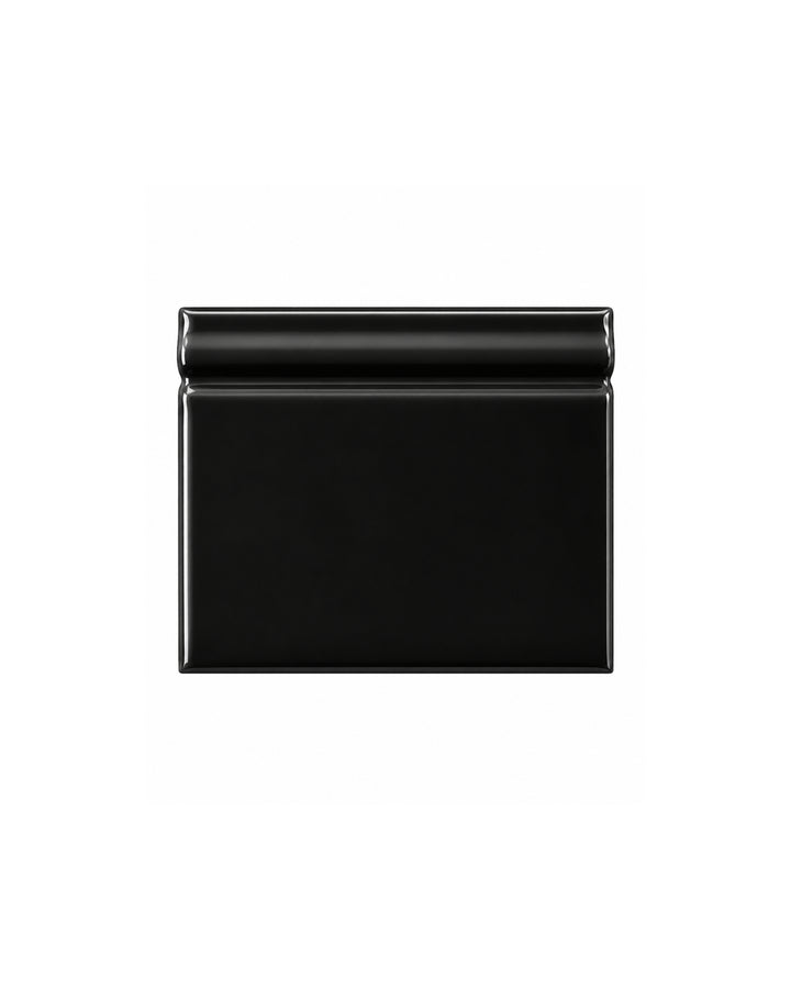 Simply sokkel i sort, blank keramik – Devon&Devon