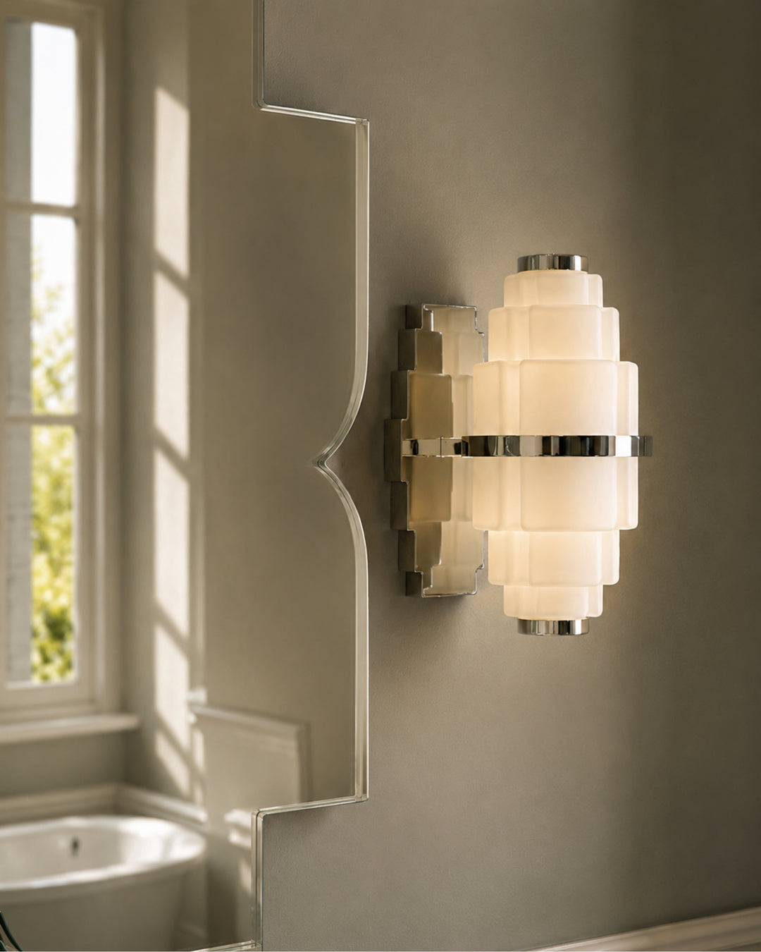 Nobel væglampe i messing med satinmat glas – Devon&Devon