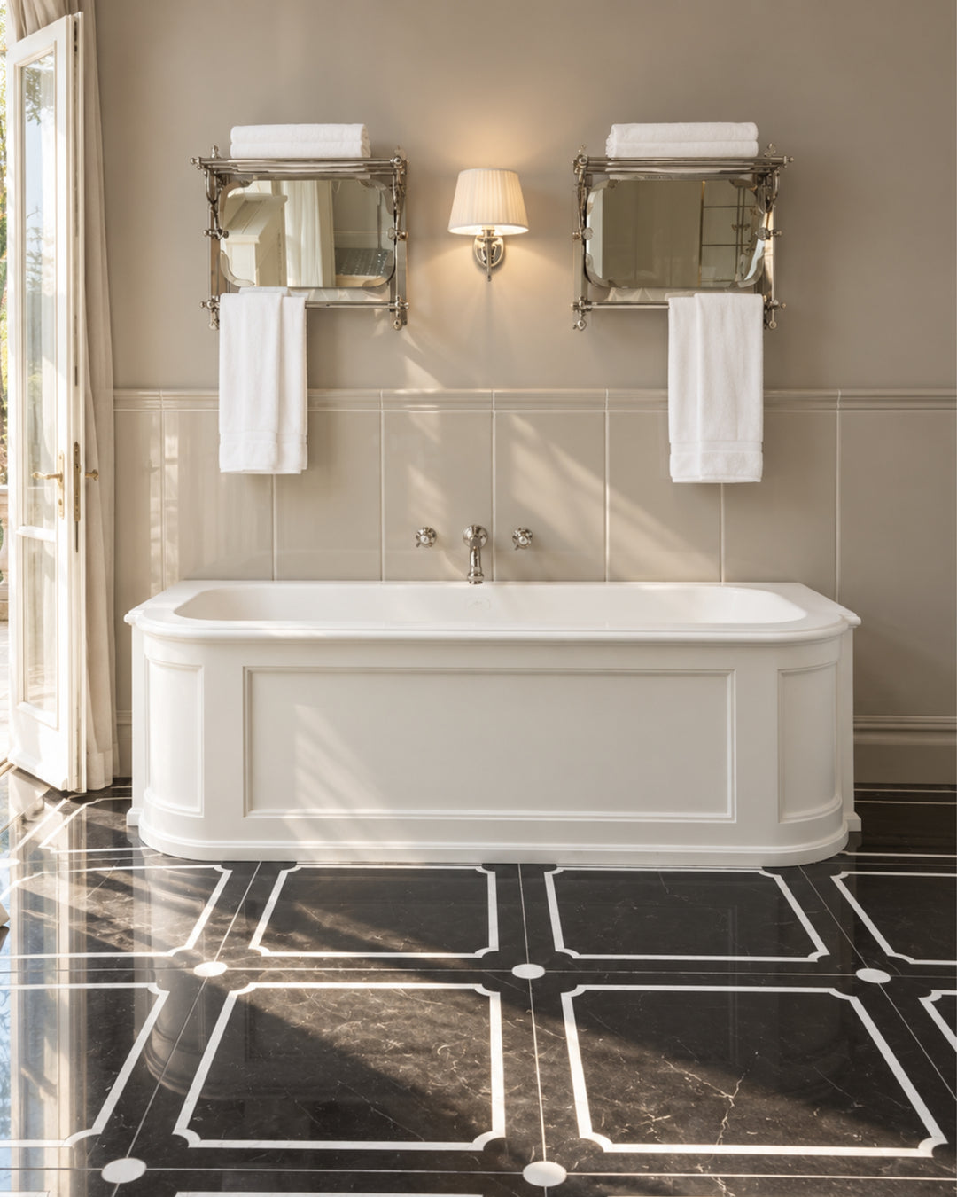 Prestige 5 marmorgulv i Nero Marquinha og Bianco Carrara, 60×60 cm – Devon&Devon