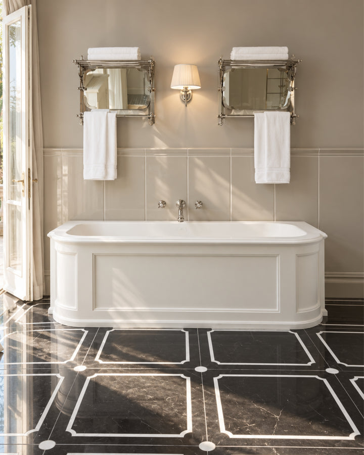 Prestige 5 marmorgulv i Nero Marquinha og Bianco Carrara, 60×60 cm – Devon&Devon