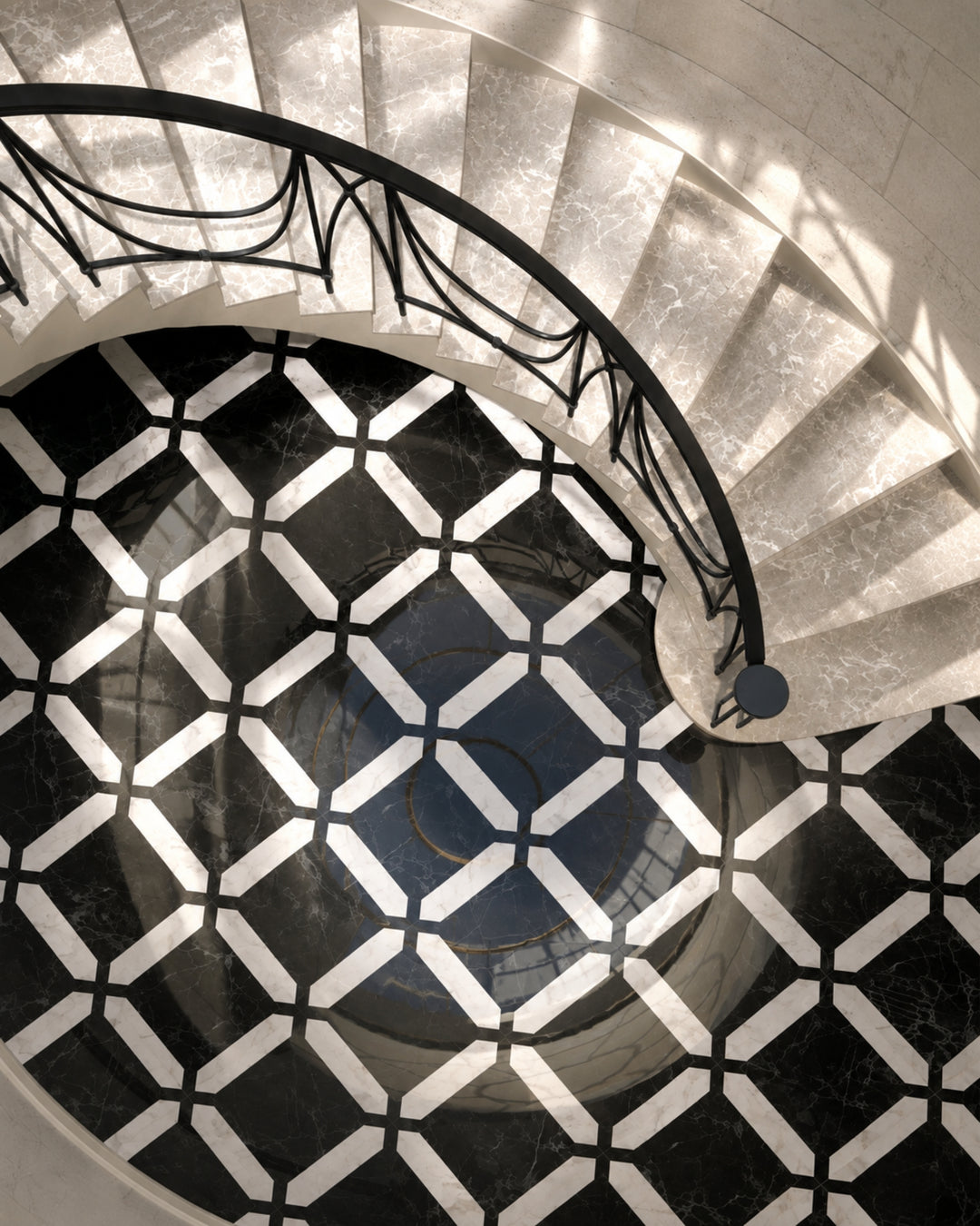 Prestige 7 marmorgulv i Nero Marquinha og Bianco Carrara, 60×60 cm – Devon&Devon