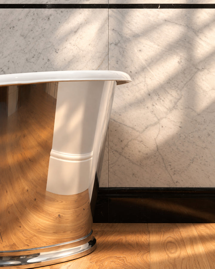 Regal badekar i støbejern med poleret aluminium – Devon&Devon